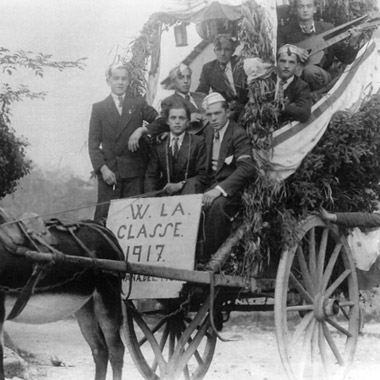 I coscritti della classe 1917 alla cappelletta di S. Vincenzo